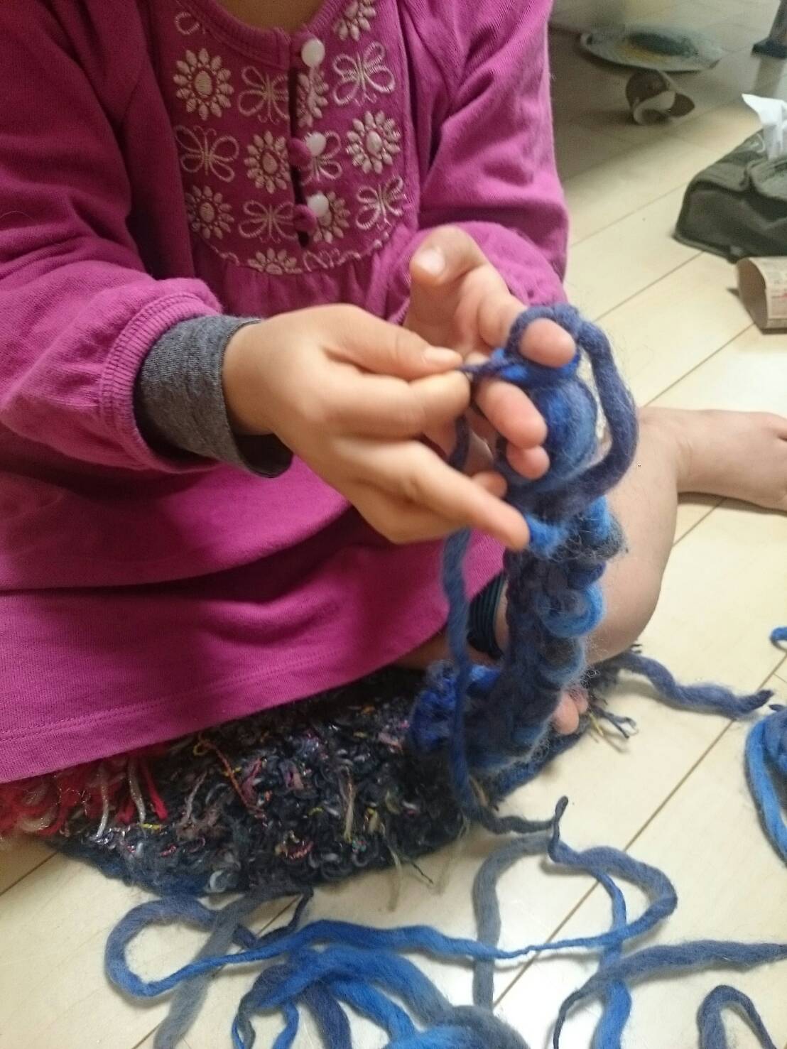 指編みマフラー 4歳の子どもでも簡単に作れる編み方紹介します ３姉妹ママ発信 子育てあるあるblog