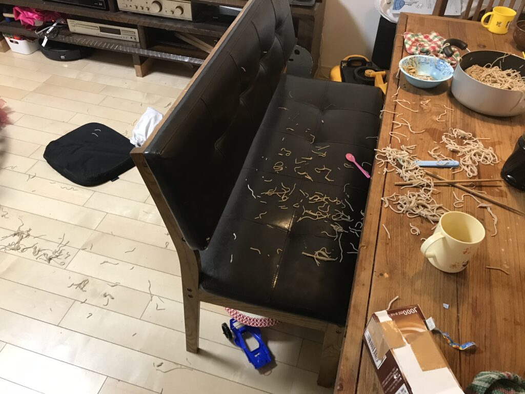 2歳ご飯イヤイヤ食い散らかし