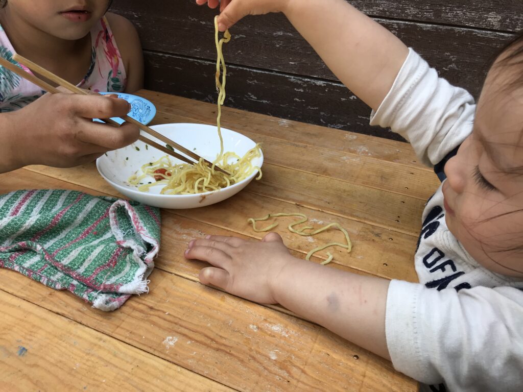 2歳ご飯イヤイヤ手づかみOK